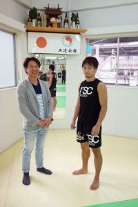 麻原将平選手と北島店長