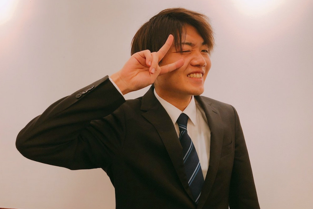 新入社員の友田史耶です。