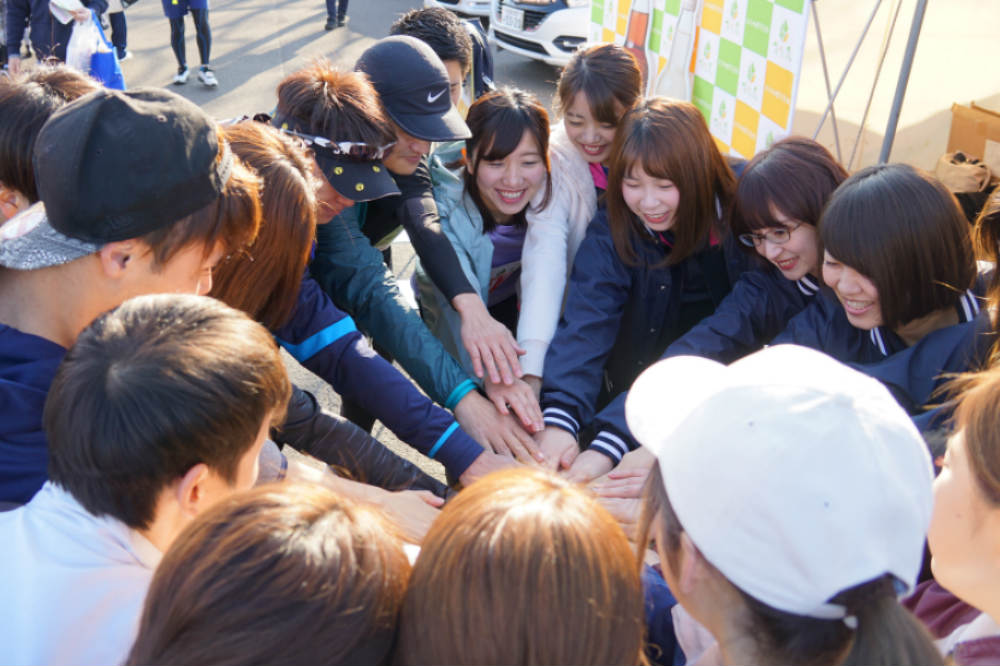 団長野中の掛け声を筆頭に全員で円陣を組みました。